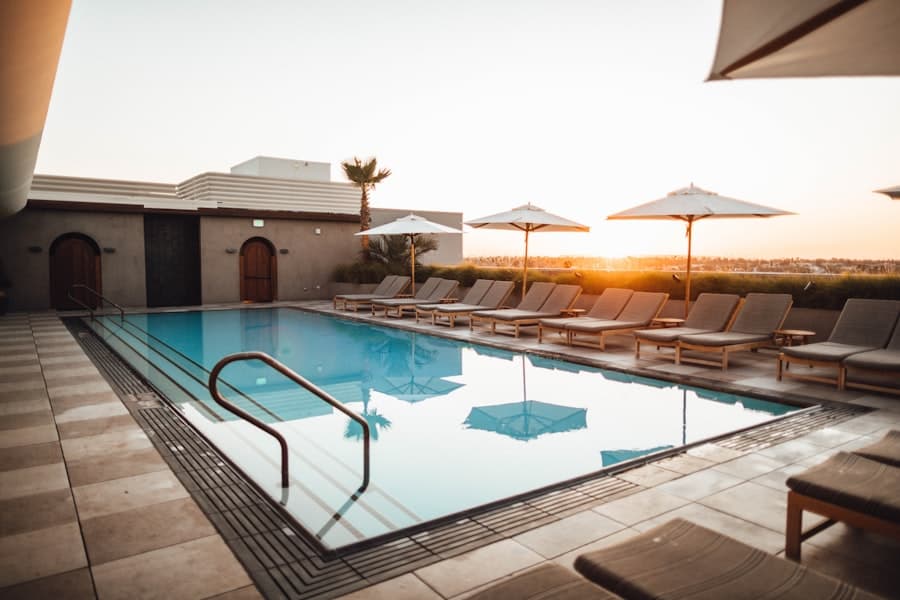 Piscina limpia con agua cristalina